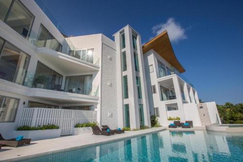 2 Bedrooms Apartment in a Prime Location with an Amazing Seaview