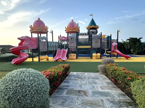 The Sunshine 3BR Villa Near Ocho Rios with Pool, Gym and Beach Access in Gated Community in Plantation Village