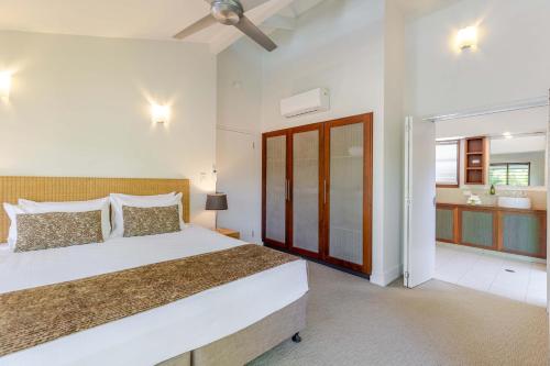 Three-Bedroom Villa image 9