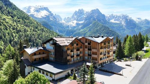 Exterior view of Hotel Lorenzetti