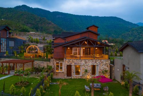 SaffronStays Doon Heights, Rājpur