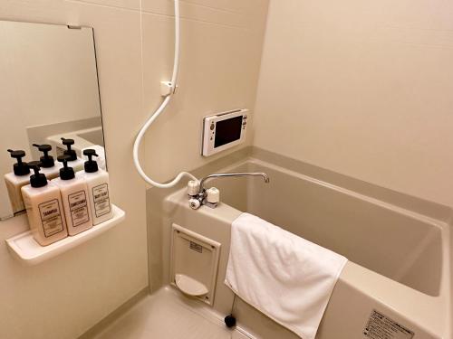 room detail thumbnail 2