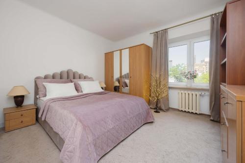 Bright Apartment Mazowiecka in Warsaw Near Old Town by Noclegi Renters, Varsavia