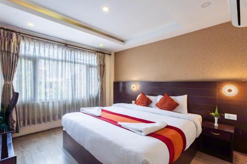 Deluxe Double Room image 5