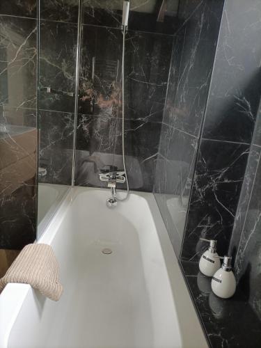 douche, Maison au calme, proche du centre de Landerneau in Landerneau