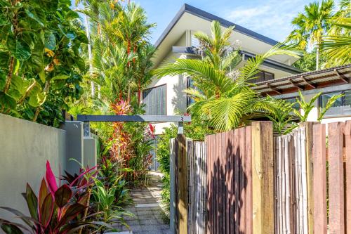 Leilani Tiare - stylish villa on Four Mile Beach - image 2