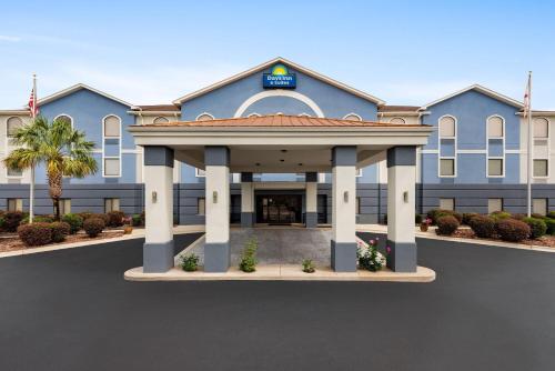 Days Inn & Suites by Wyndham Prattville-Montgomery in Prattville, USA