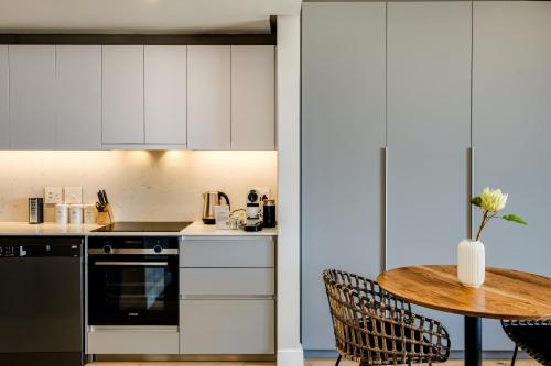 7 on Bantry Luxury Apartments - image 2