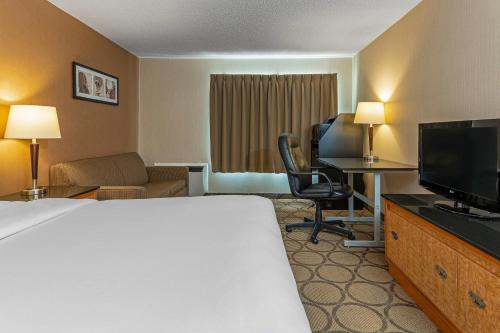 Standard Queen Room image 3