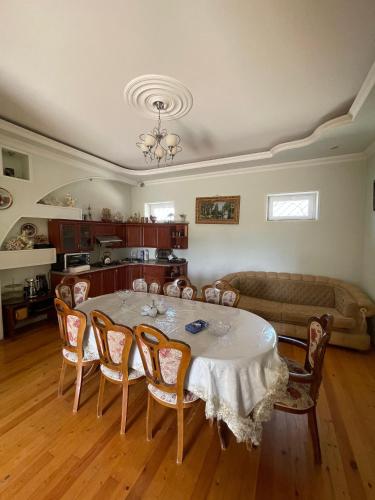 ห้องครัว, Serenity Garden Home in ซุมไกต์