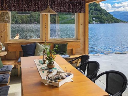 ทัศนียภาพภายนอกโรงแรม, 6 person holiday home in øystese in ออยสตีด