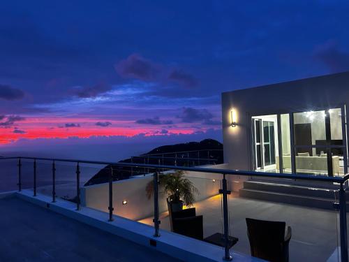 Zafira Luxe in Tortola