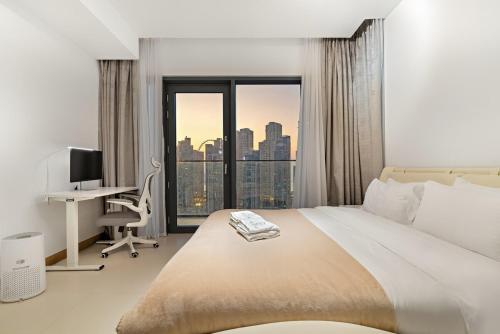 Panoramic Marina 1BR City Skyline Views with Balcony, Pool & Gym Access, Dubái (foto 5)