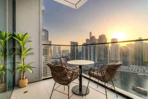 Panoramic Marina 1BR City Skyline Views with Balcony, Pool & Gym Access, Dubái (foto 3)