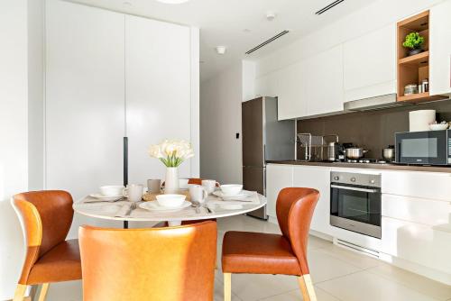 Panoramic Marina 1BR City Skyline Views with Balcony, Pool & Gym Access, Dubái (foto 4)