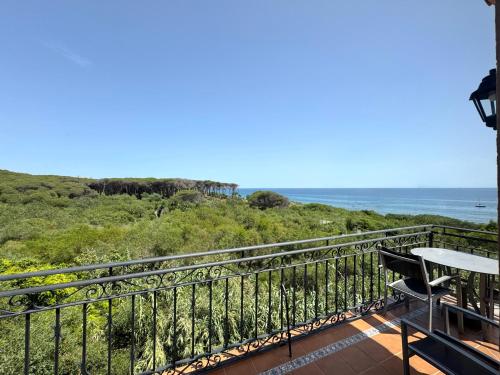 Classic One-Bedroom Apartment with Partial Sea View and Terrace image 4