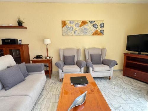 Classic One-Bedroom Apartment with Partial Sea View and Terrace image 5