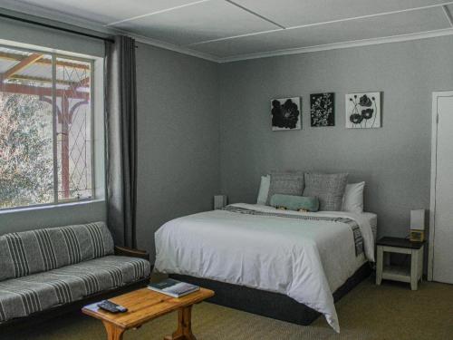 1 queen bed, 1 twin bed