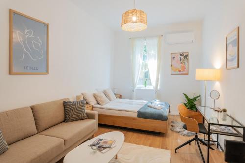 Business and Pleasure Apartment with Air Condition, Budapest