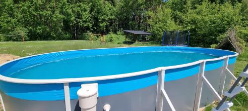 2 bedrooms, 5 beds