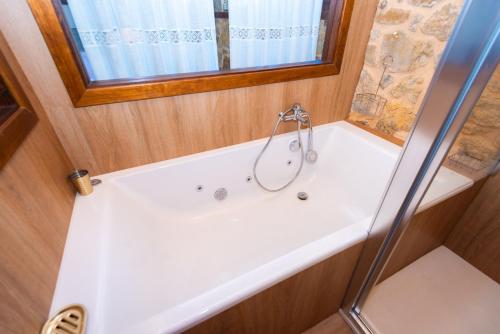 Hot tub, La Cabana in Cereceda