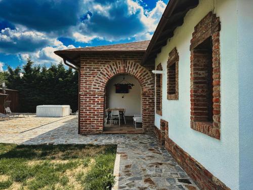 NEO's Ark - retreat, Giarmata