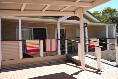 Aldinga Bay Bungalow Ocean View Retreat - Tap to explore photos