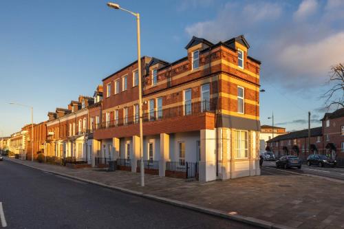 المنظر الخارجي, Inviting and modern 2 BR apartment walk to centre in Ballymacarrett
