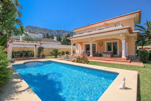 Deluxe Villa room in Tosal Gros LT by CARLOSFERIEN