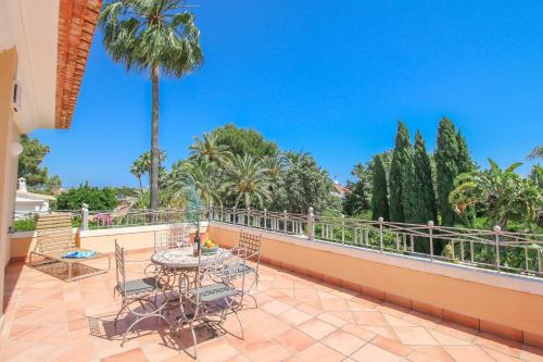 Deluxe Villa image 8