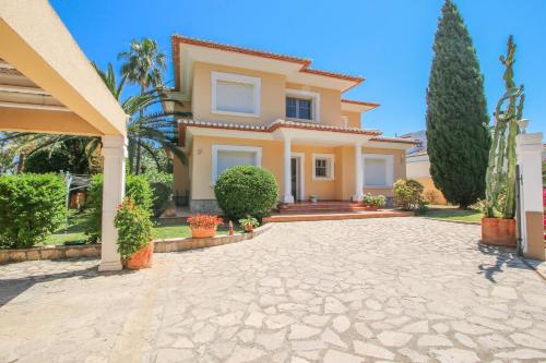 Deluxe Villa image 3