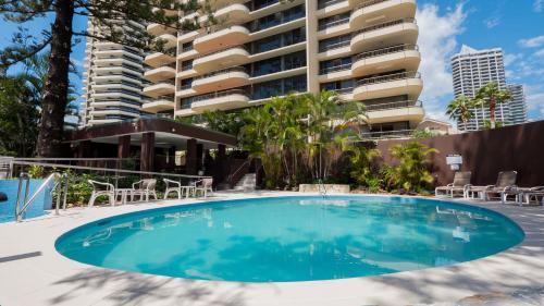 مسبح, Norfolk Luxury Beachfront Apartments in ماين بيتش