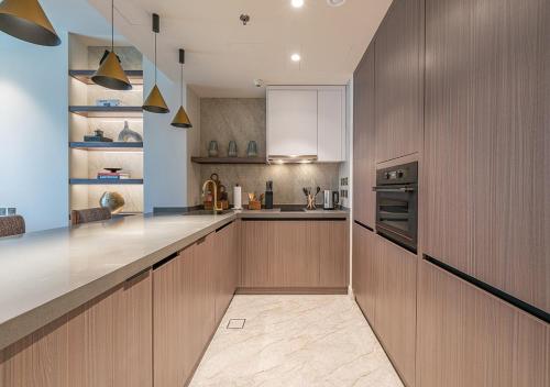 Stunning 1 BR Apartment Burj Khalifa & Dubai mall - image 13