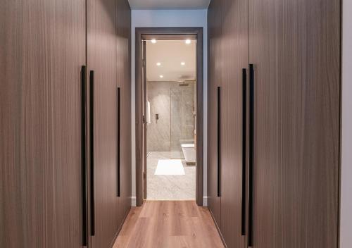 Stunning 1 BR Apartment Burj Khalifa & Dubai mall - image 12