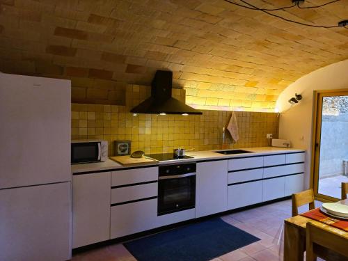 Casa moderna para 6 con piscina, chimenea, wifi y A/A en Costa Brava - ES-89-123 in L'Armentera