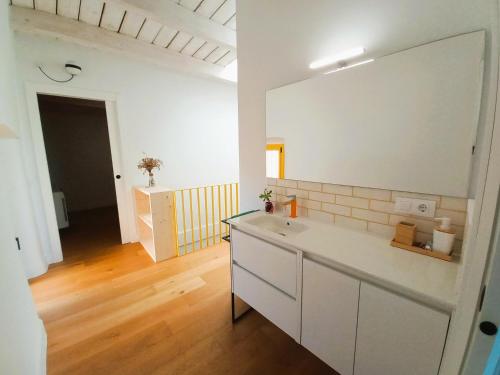 Casa moderna para 6 con piscina, chimenea, wifi y A/A en Costa Brava - ES-89-123 in L'Armentera