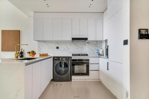 DAYF-AMB Brand New Cozy 1 Bed up to 4 Guests, Dubai (foto 6)