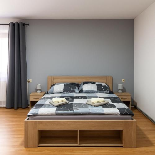 1 double bed, 1 twin bed