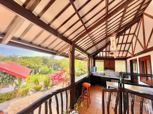 Kert, Galera Lodge near Tabinay Beach