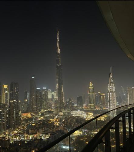 Full BurjKhalifa View - Luxury 2BR in 5Stars Hotel, Dubaj