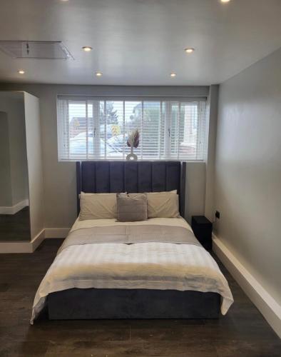 Trendy Studio With A Private Garden in Chatham