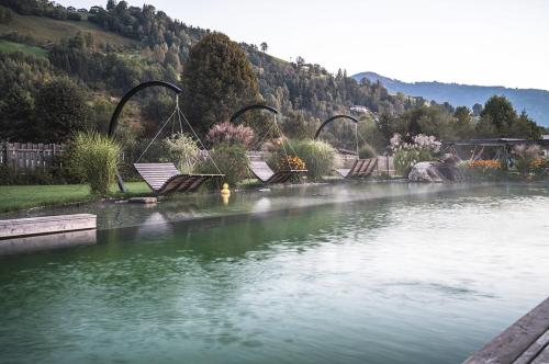 הסביבה הקרובה, Hotel Das Falkenstein in קפרון