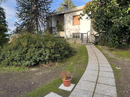 Apt Terrace & Garden near Como in Lipomo