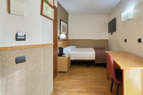 Single Room image 2