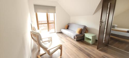 2 twin beds, 1 sofa bed