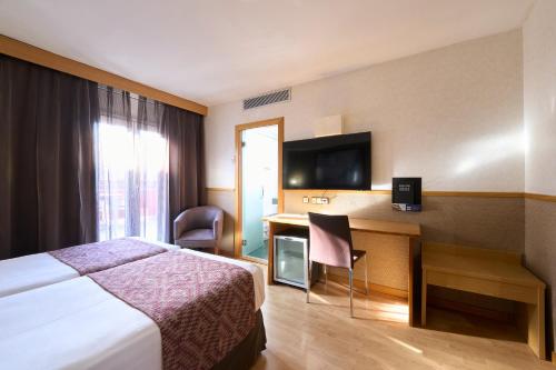 Double or Twin Room with Terrace image 3