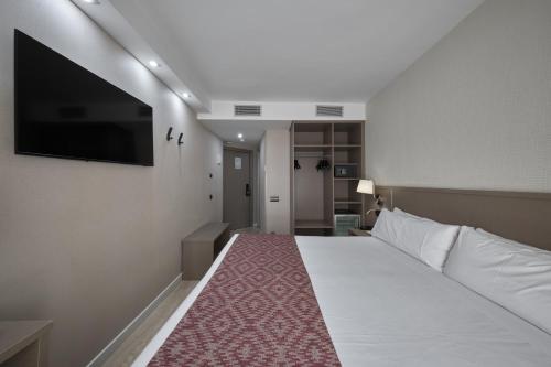 Premium Double Room image 2