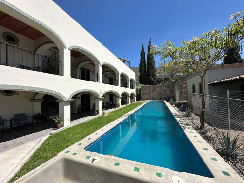 Serene Oasis Studio - Outdoor Salt Water Pool in Ajijic, Mexico
