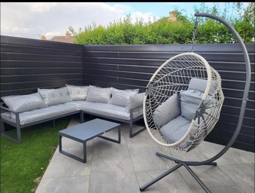 Trendy Studio With A Private Garden in Chatham