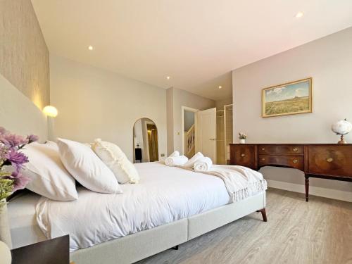 Incredible Luxury Windsor Long Walk 4 Bedroom Home With Free Driveway Parking, Windsor (photo 7)